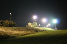 Die Scheinwerfer des THW leuchten Einsatzstellen auch bei Nacht taghell aus.